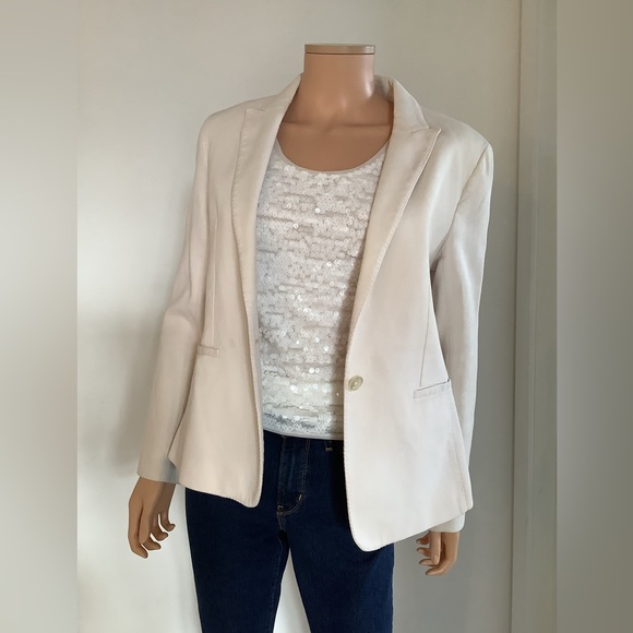 magnificent BCBGMaxazria eggshell camisole. It's like new - Picture 1 of 4